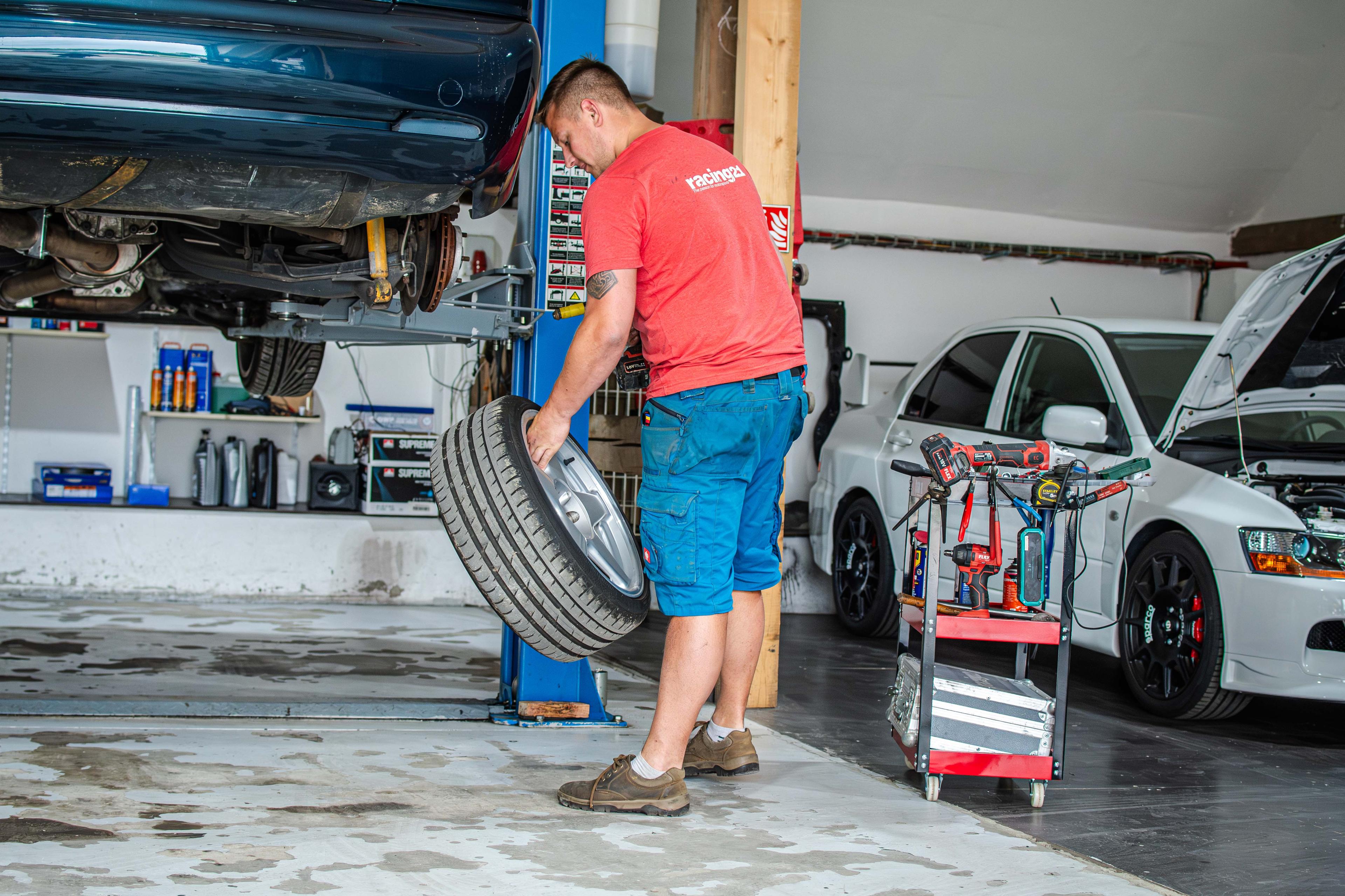 Servis závodních vozů